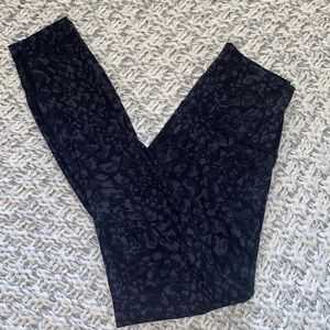 Lululemon Wunder Unders 25”